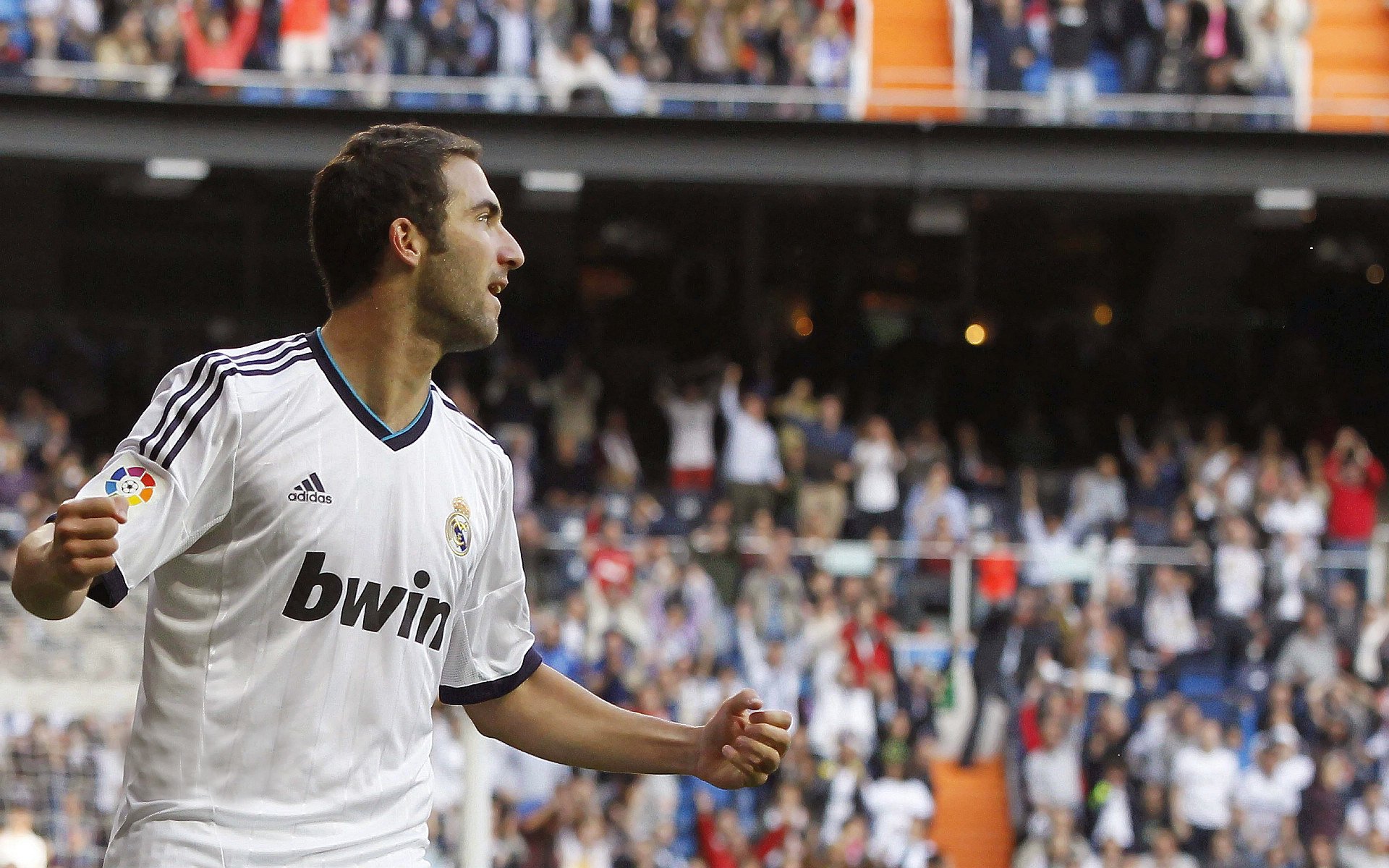 开云体育-迪马利亚爆发,厄瓜多尔掀翻巴拉圭,南美足球的意外与必然